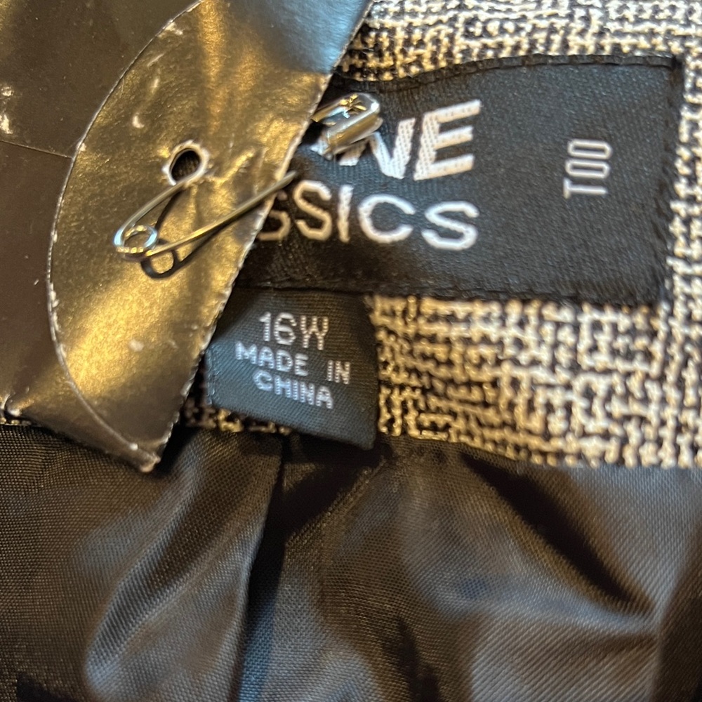 Larry Levine Women's Gray Pantsuit - Picture 3 of 10